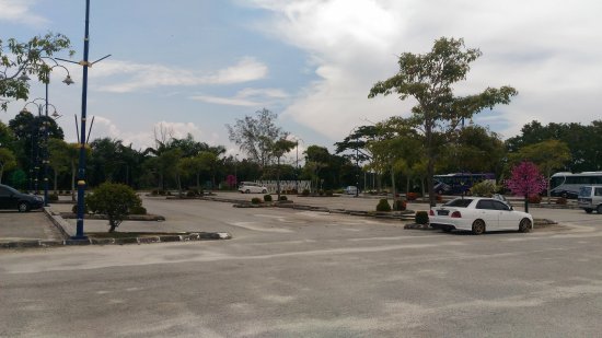 parking kelanang beach