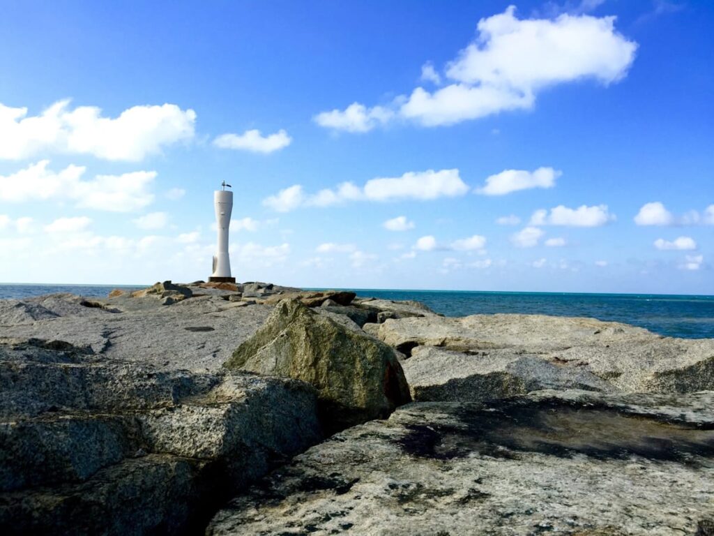 pantai senok lighthouse